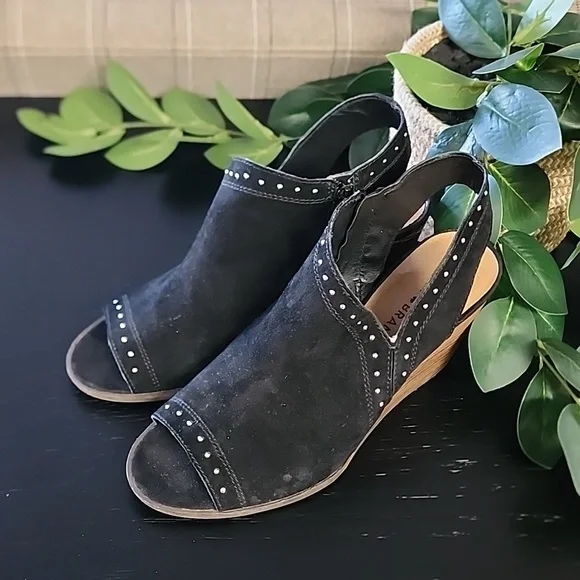 LUCKY BRAND Ulyssas Suede Slingback Wedge Sandals 39 8.5 Studs Vegan Leather - Picture 3 of 15